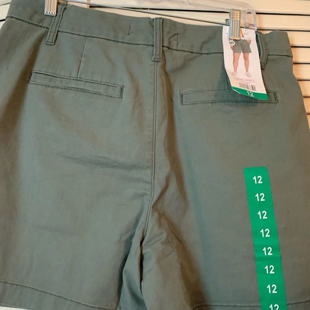Gloria Vanderbilt Green Chino Shorts Classic Style - Picture 2 of 3